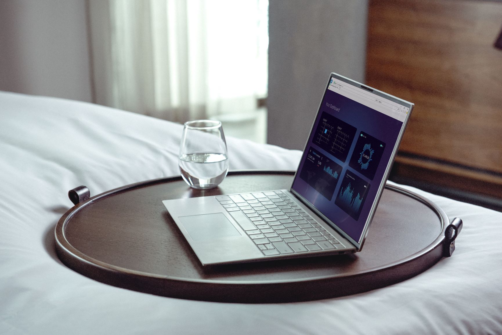 Laptop on Bed_res